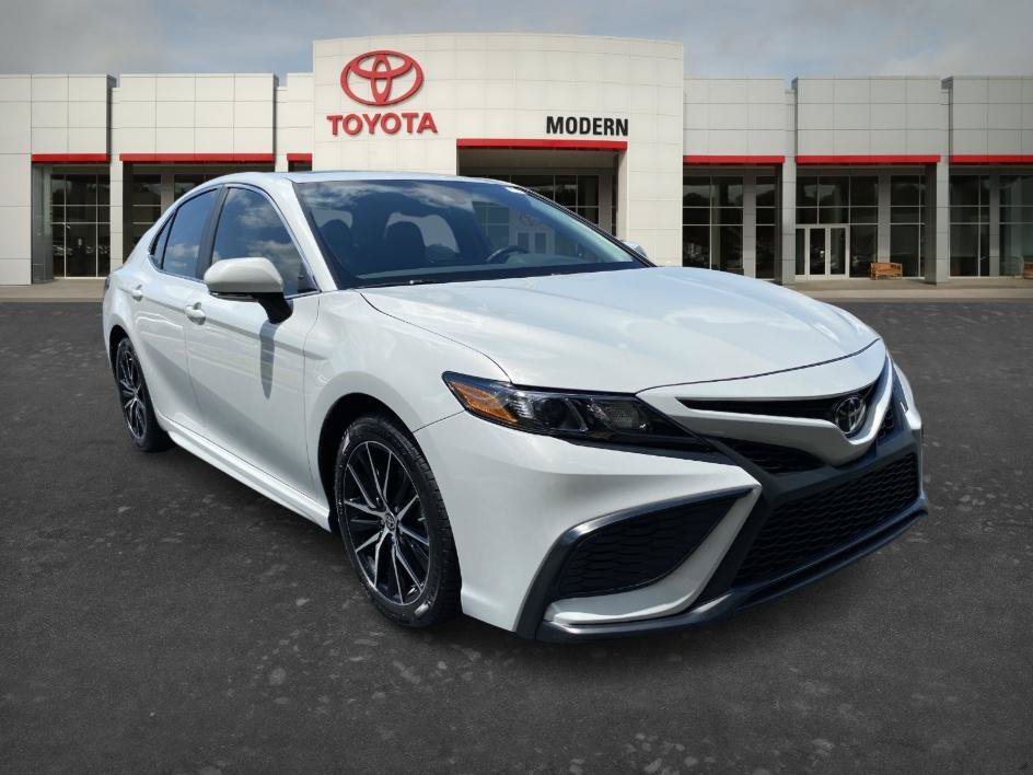 Used 2024 Ice Toyota SE image 2
