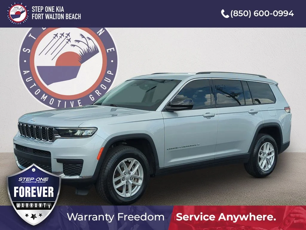 Used 2022 Silver Jeep Laredo image 1