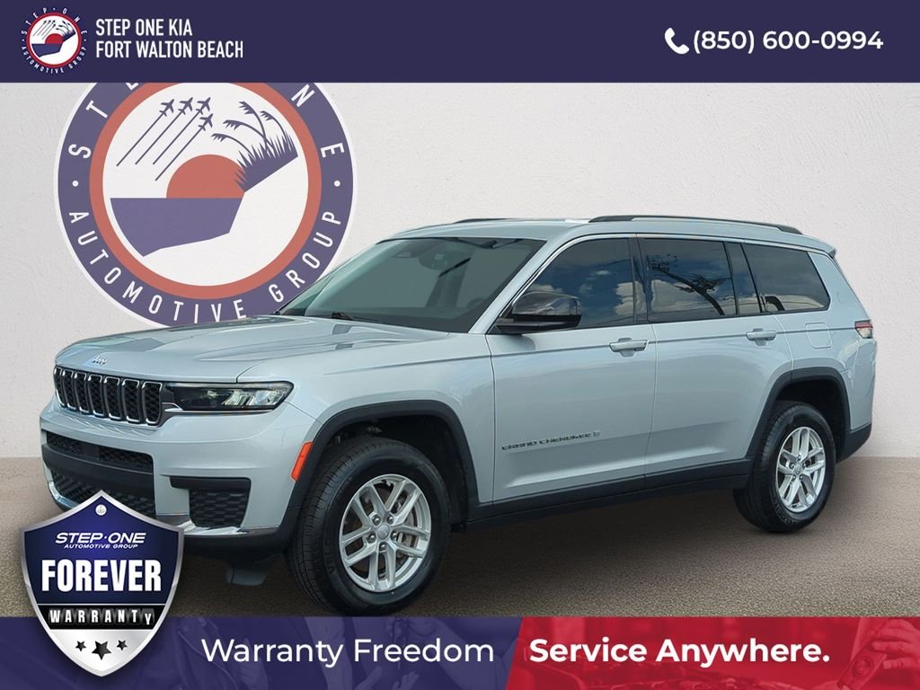 Used 2022 Silver Jeep Laredo image 1