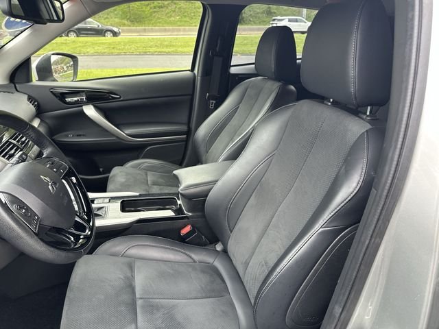 Used 2025  Mitsubishi SE image 15