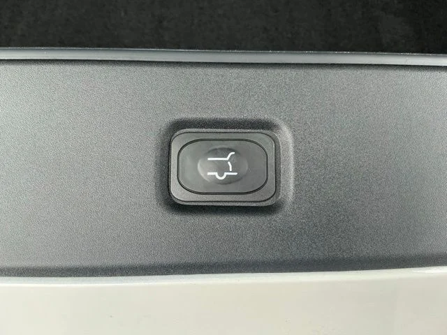 New 2026 Star White Metallic Tri-Coat Ford MAX Platinum® image 8