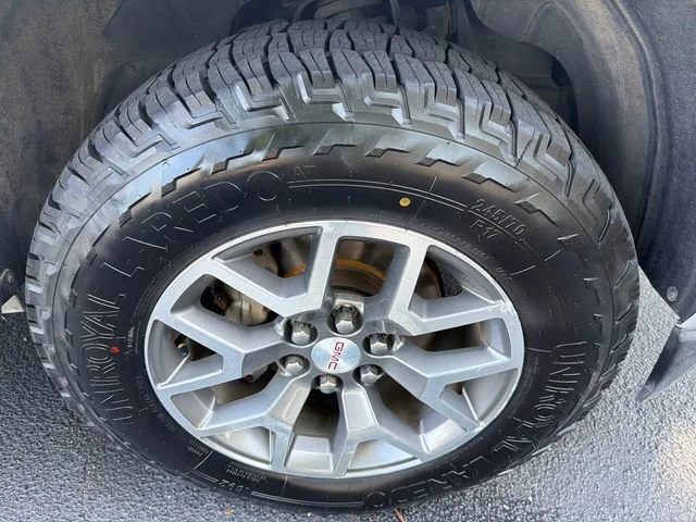 Used 2016 QUICKSILVER METALLIC GMC 4WD SLE image 12