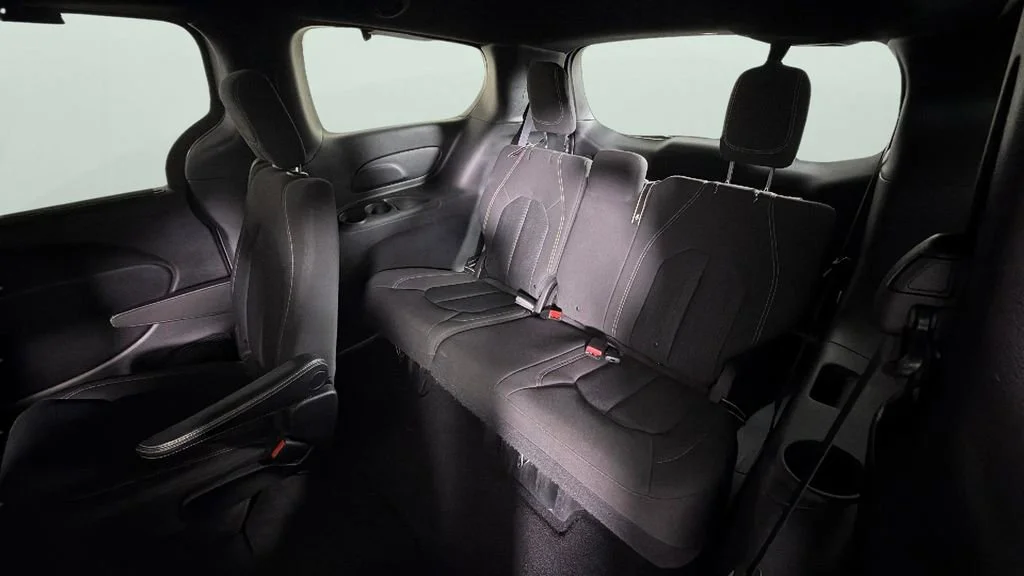 Used 2019 White Chrysler Touring Plus image 30