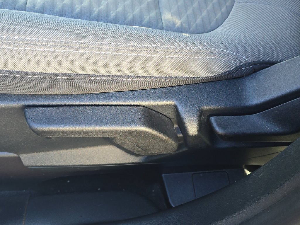 Used 2021 Black Ford SE image 12