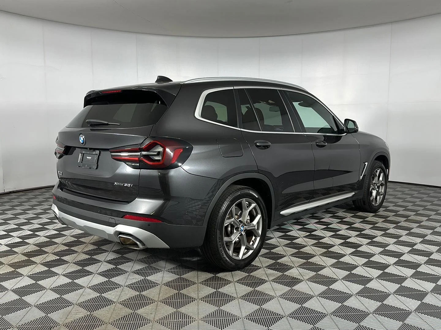 Used 2023 Dark Graphite Metallic BMW xDrive30i image 31