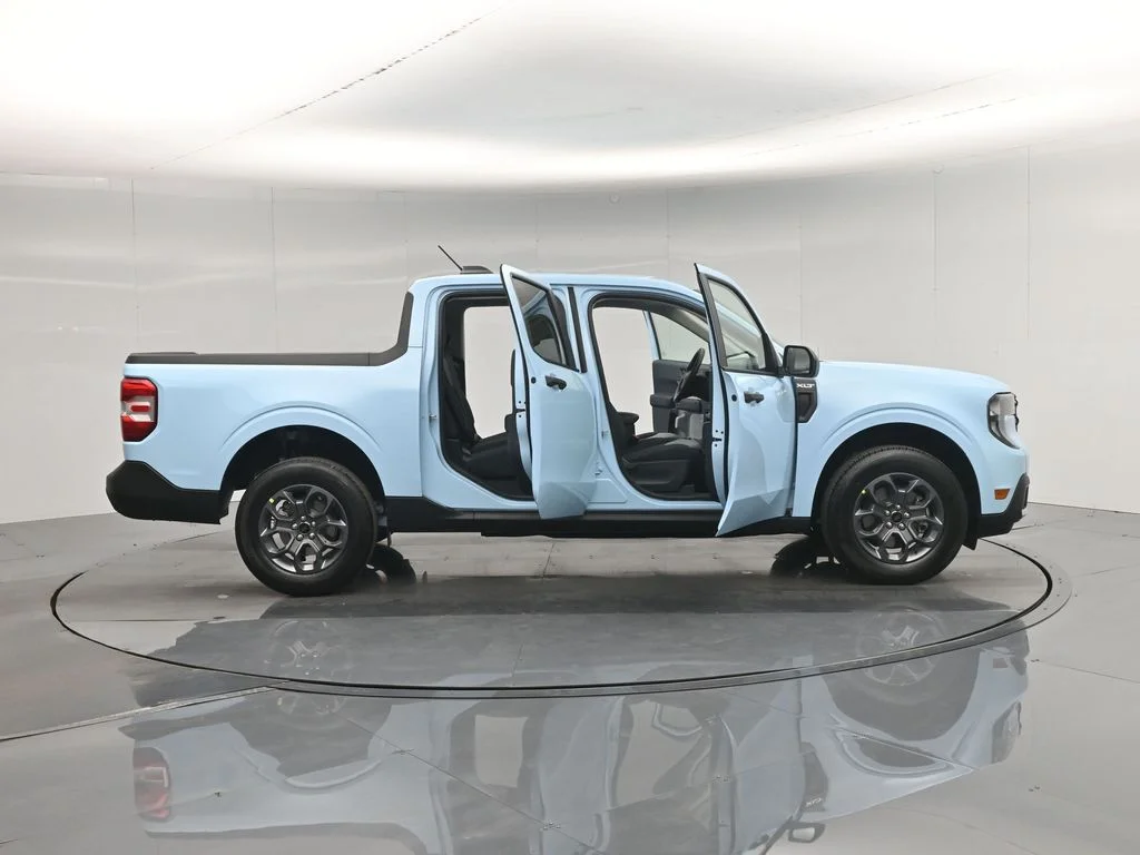 New 2026 Light Blue Ford XLT image 4
