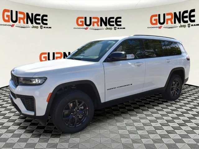 New 2027 Bright White Clearcoat Jeep Laredo Altitude image 7