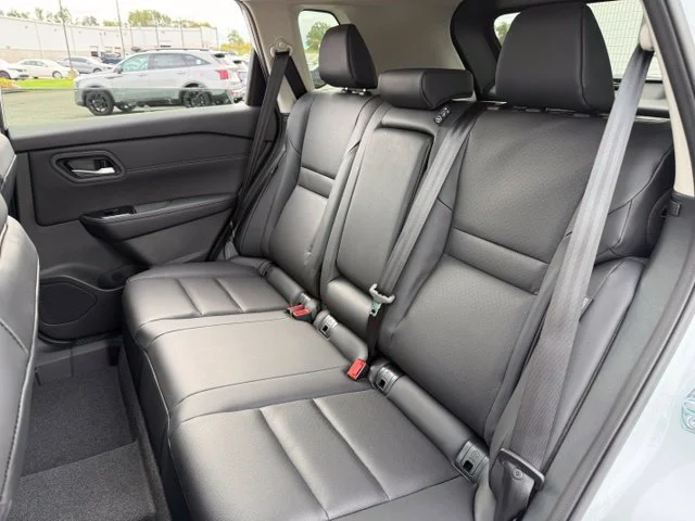 New 2026 Everest White Pearl TriCoat Nissan Dark Armor image 22