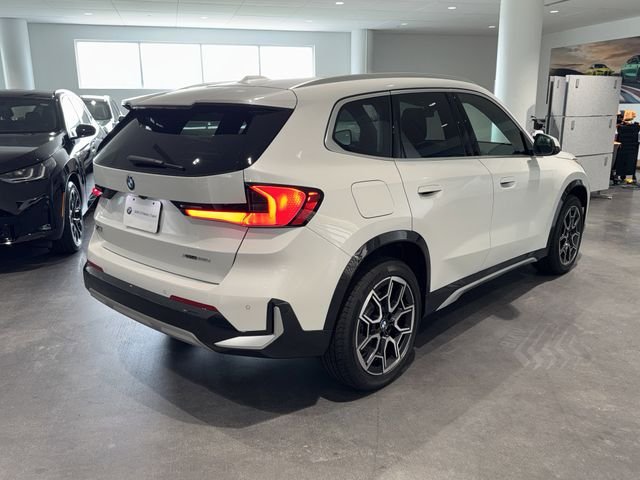 New 2026 Mineral White Metallic BMW xDrive28i image 7