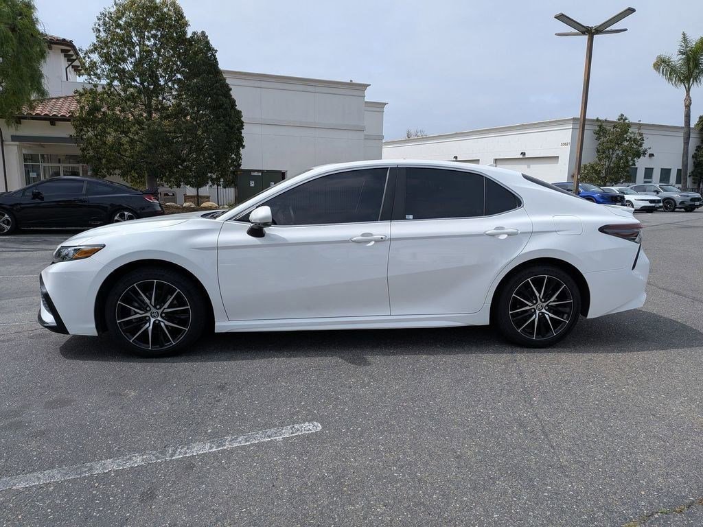 Used 2024 Ice Toyota SE image 2