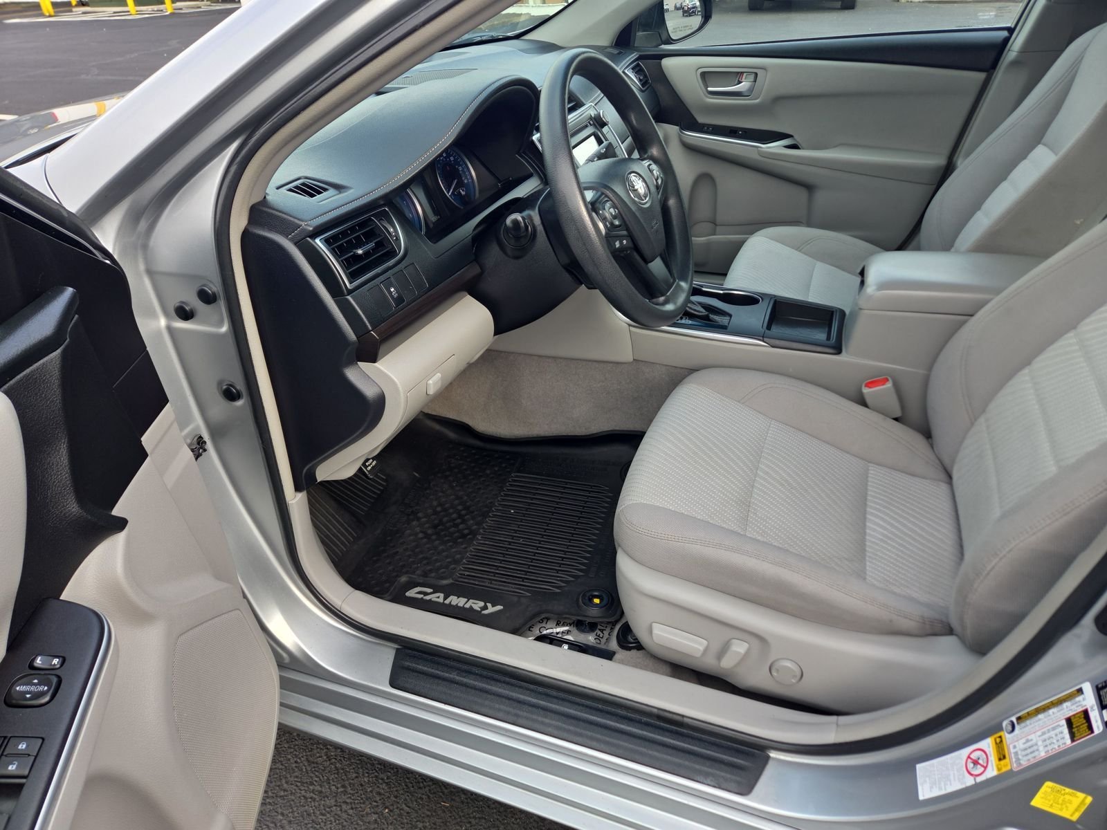 2017 Toyota Camry LE - Photo 45