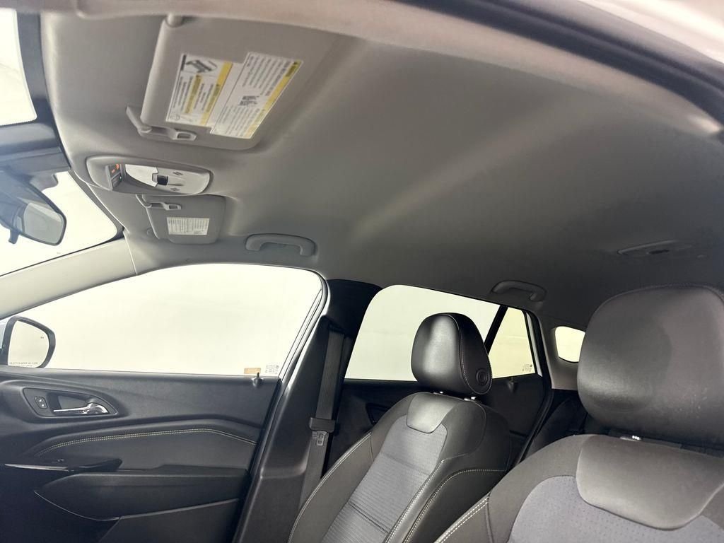 Used 2025 White Chevrolet LT image 33