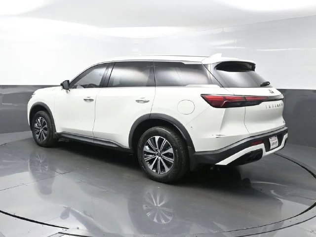 Used 2024 White INFINITI PURE image 5