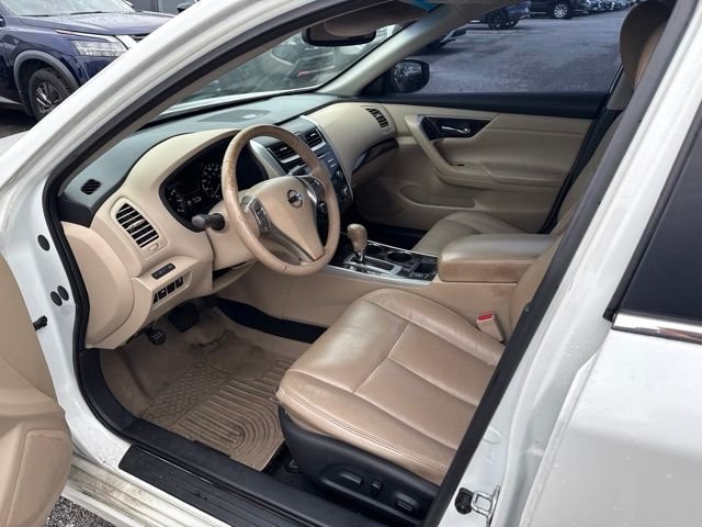 Used 2015 White Nissan 2.5 SL image 25