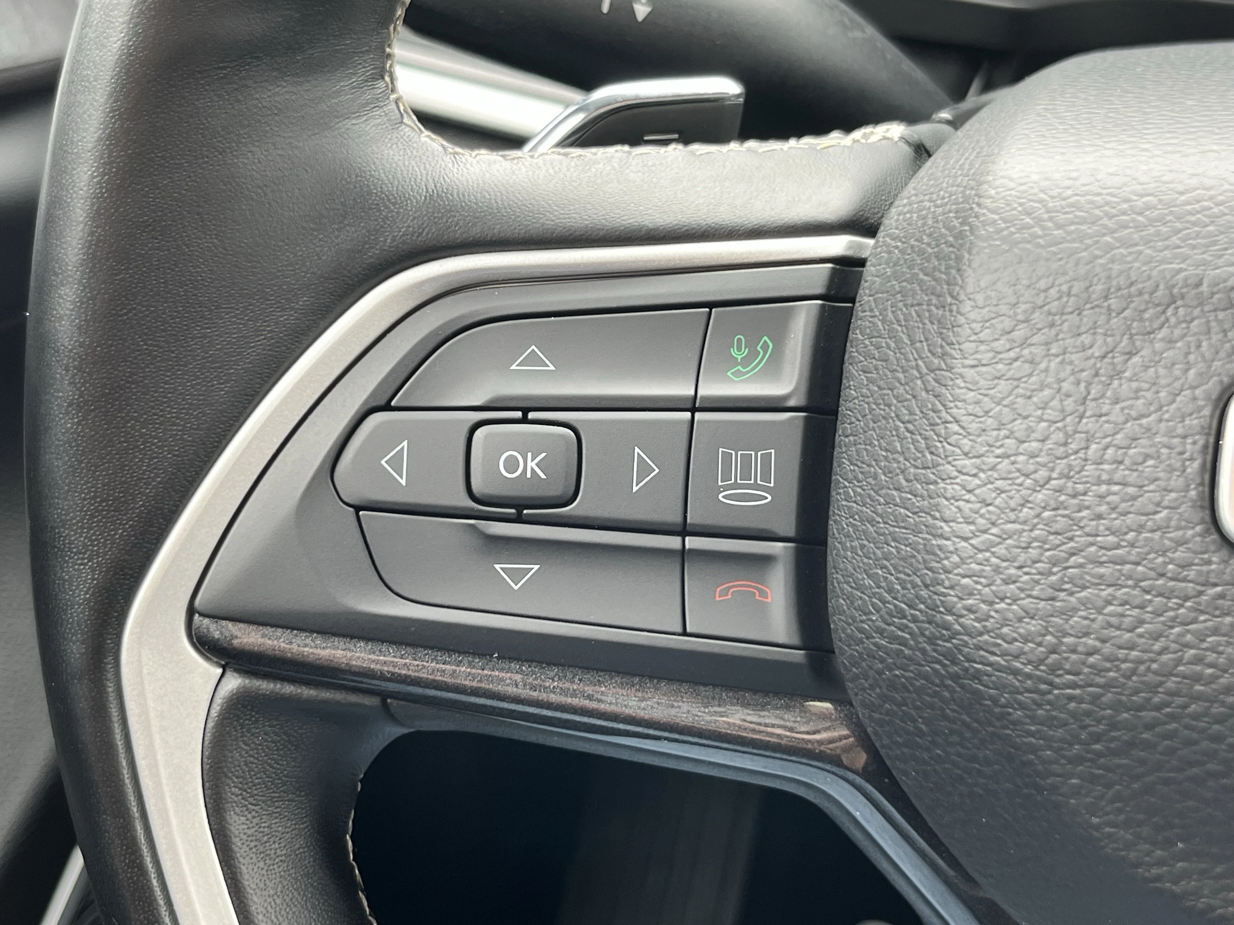 Used 2022 Bright White Clearcoat Jeep Altitude image 22