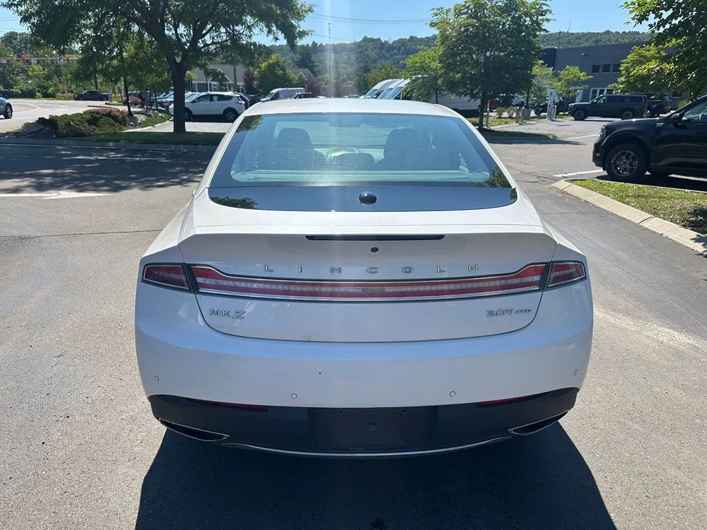 Used 2019 White Lincoln Reserve image 5