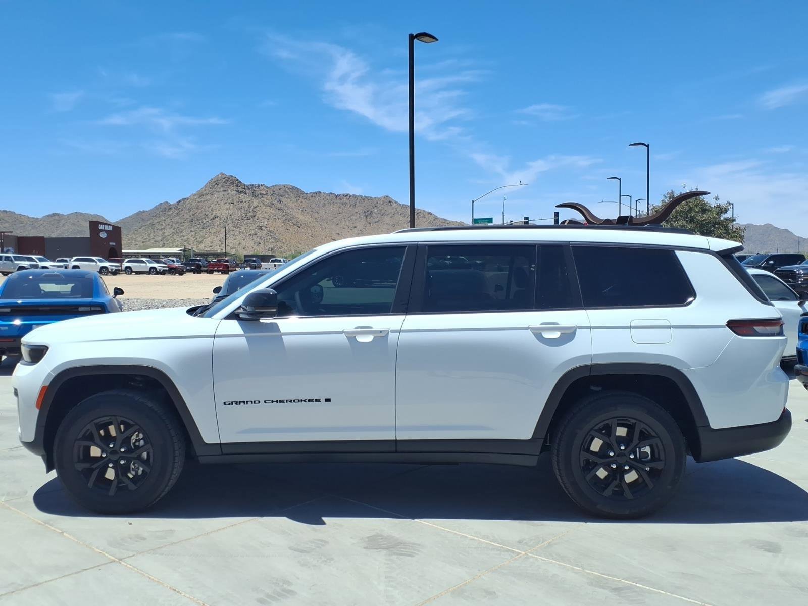 New 2026 Bright White Clear-Coat Exterior Paint Jeep Laredo Altitude image 3