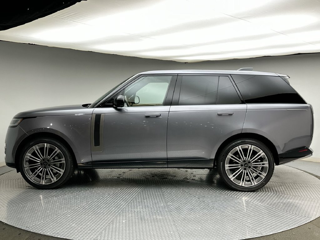 New 2027 Eiger Grey Metallic Land Rover SE image 2