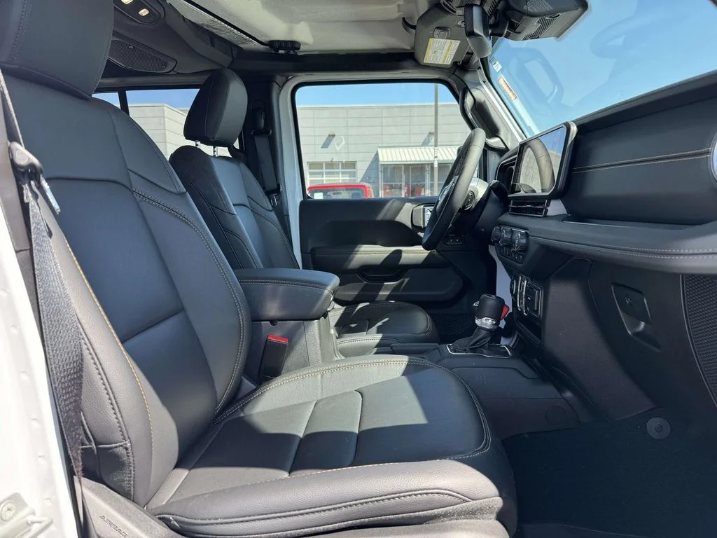 2025 Jeep Wrangler 4-Door Sahara - Photo 14