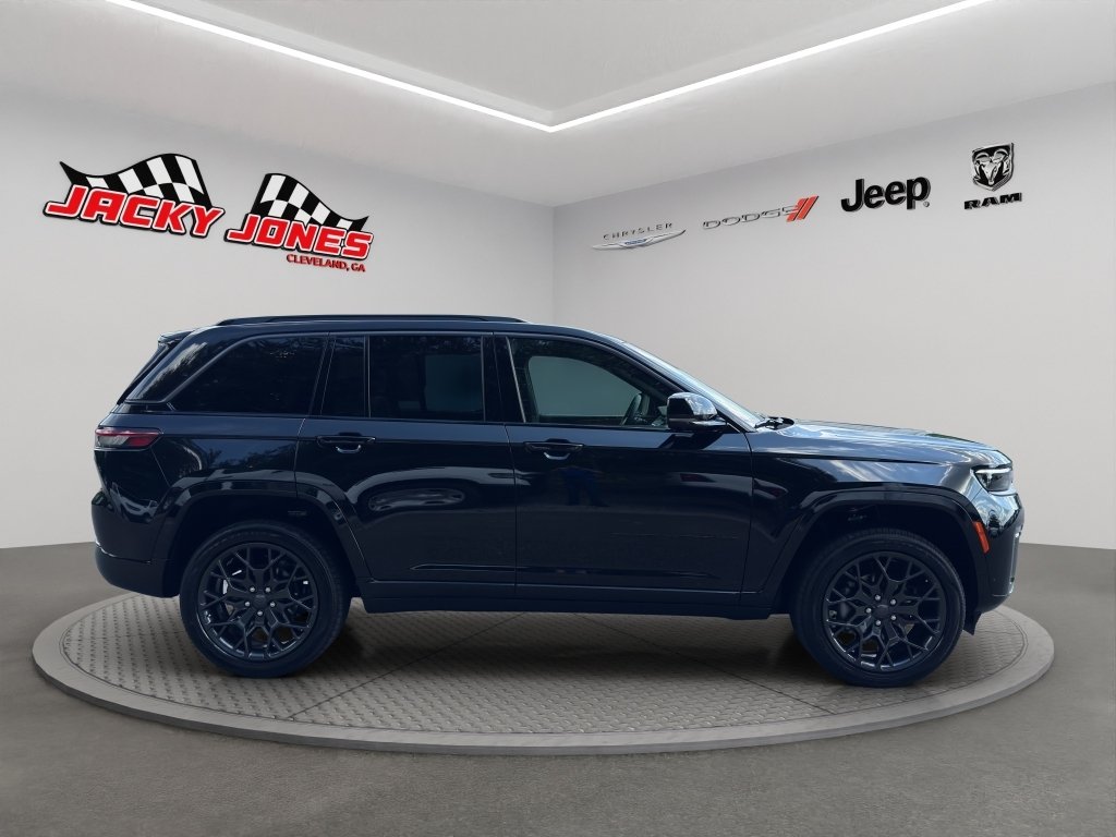 New 2026 Diamond Black Crystal Pearl-Coat Exterior Paint Jeep Summit image 11