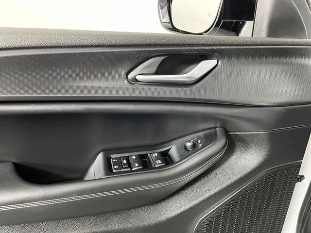 Used 2023 White Jeep Altitude X image 16