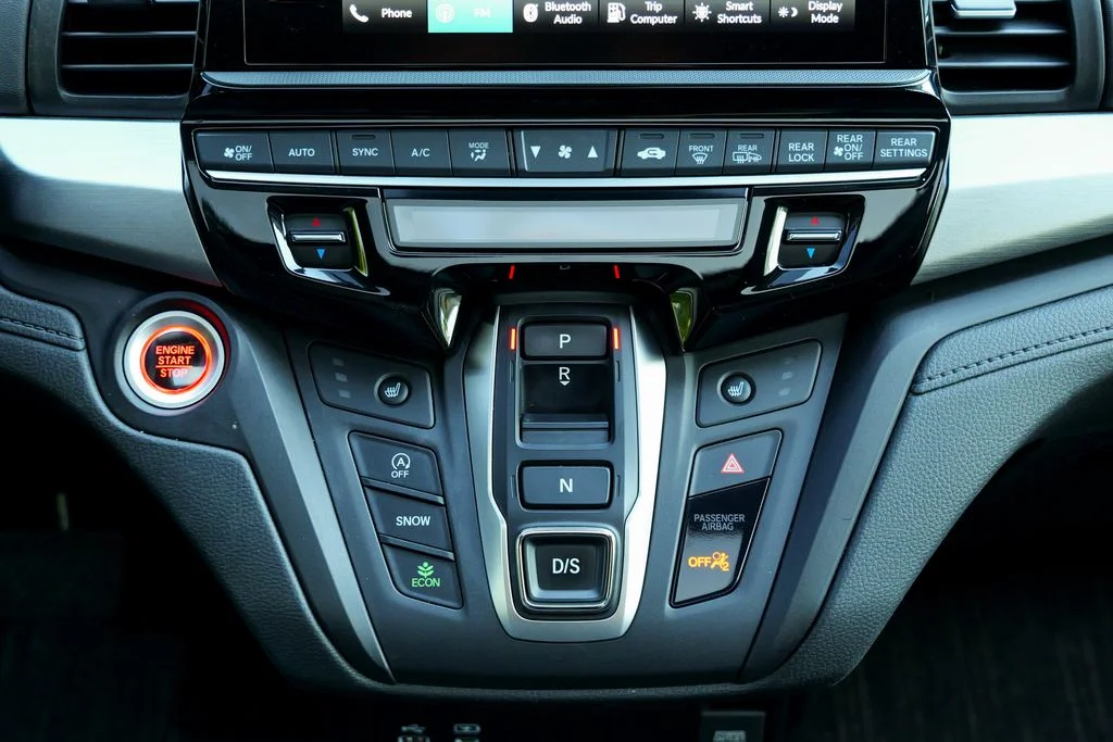 Used 2025 White Honda EX-L image 47