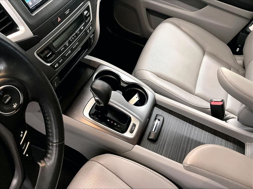 Used 2019 Silver Honda RTL image 20