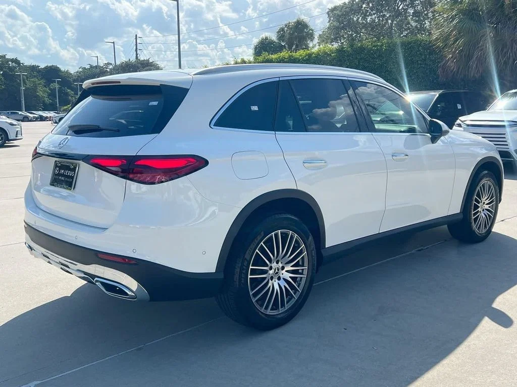 Used 2025 Polar White Mercedes-Benz GLC 300 image 7