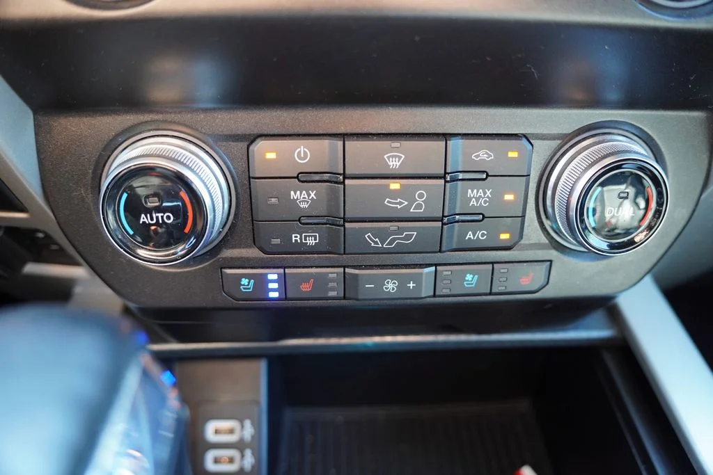 Used 2020 White Ford Lariat image 6