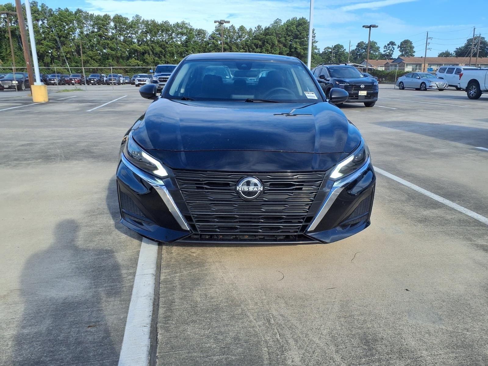 Used 2024 Super Black Nissan 2.5 SV image 6