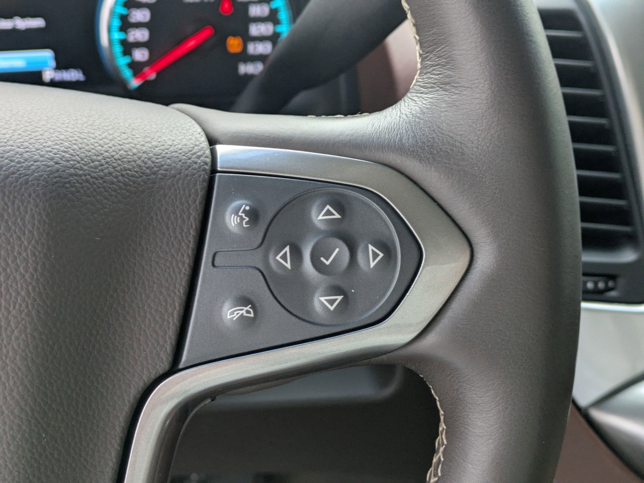 Used 2018 Iridescent Pearl Tricoat Chevrolet Premier image 17