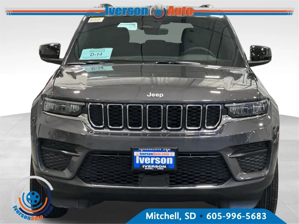 New 2026 Baltic Gray Metallic Clear-Coat Exterior Paint Jeep Laredo X image 2