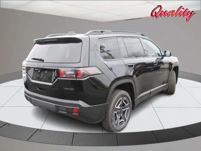 New 2026 Diamond Black Crystal Pearl-Coat Exterior Paint Jeep Limited image 3