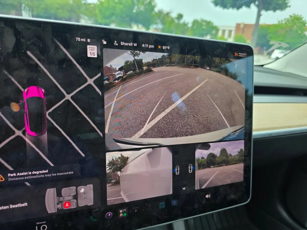 Used 2022  Tesla RWD image 19