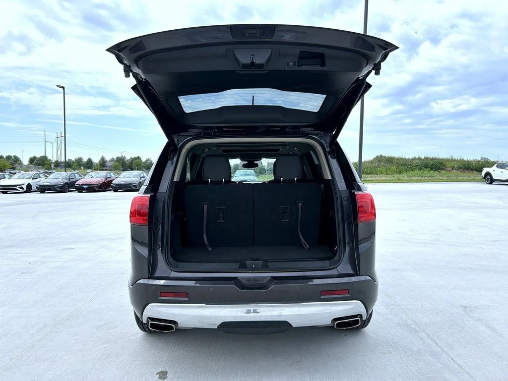 Used 2019 Silver GMC Denali image 24