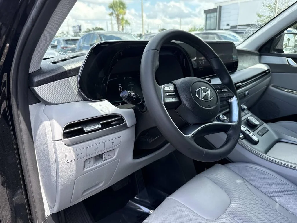 Used 2023 Black Hyundai SEL image 24