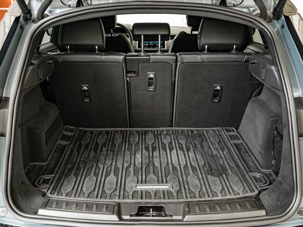 Used 2023 Gray Land Rover SE image 21