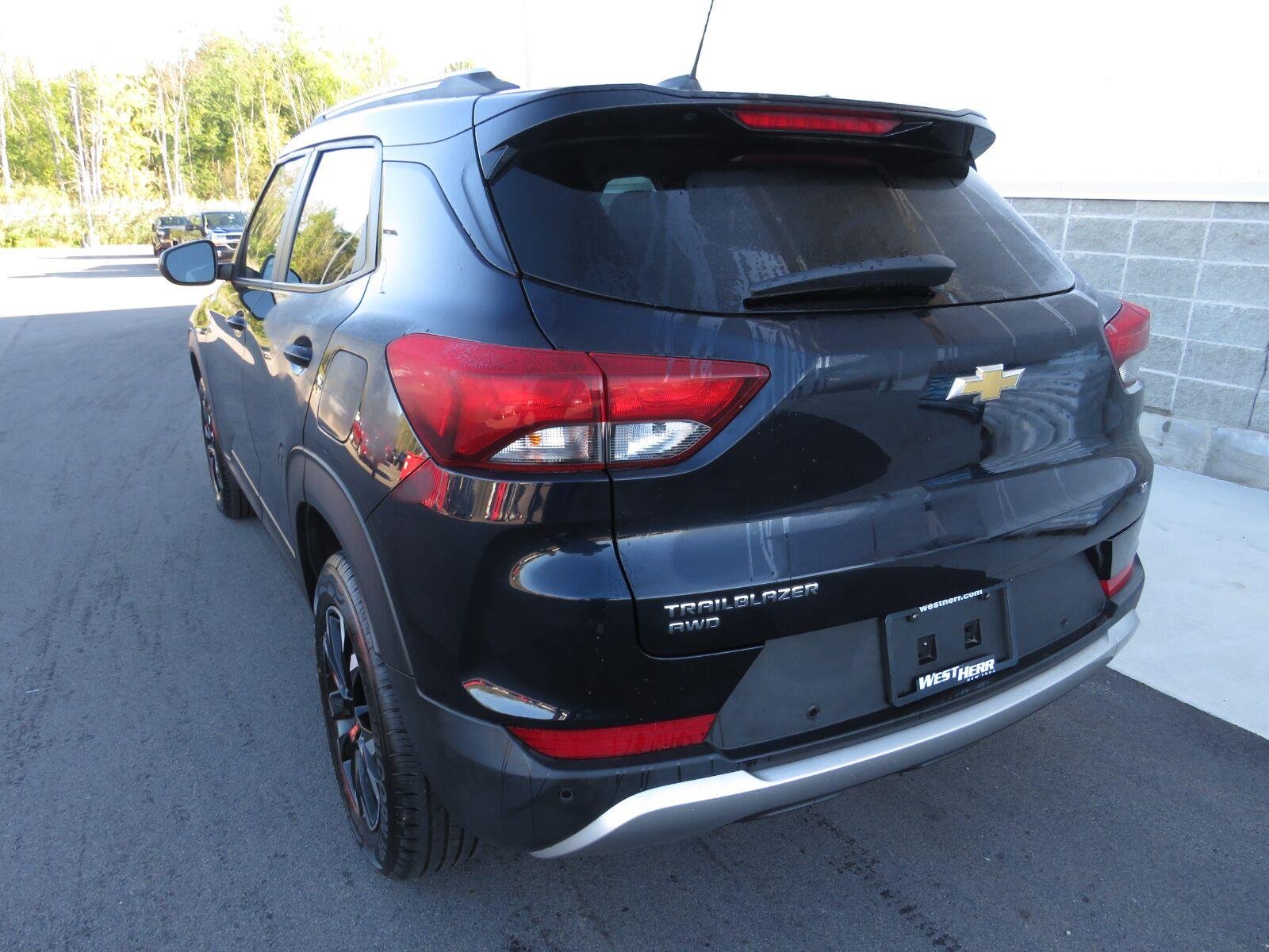 Used 2021 Midnight Blue Metallic Chevrolet LT image 17