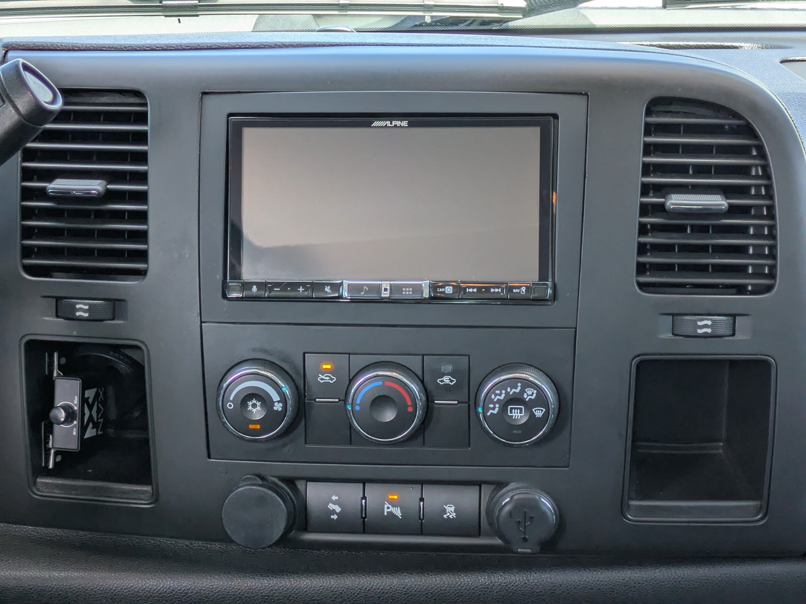 Used 2009 Summit White GMC SLE image 16