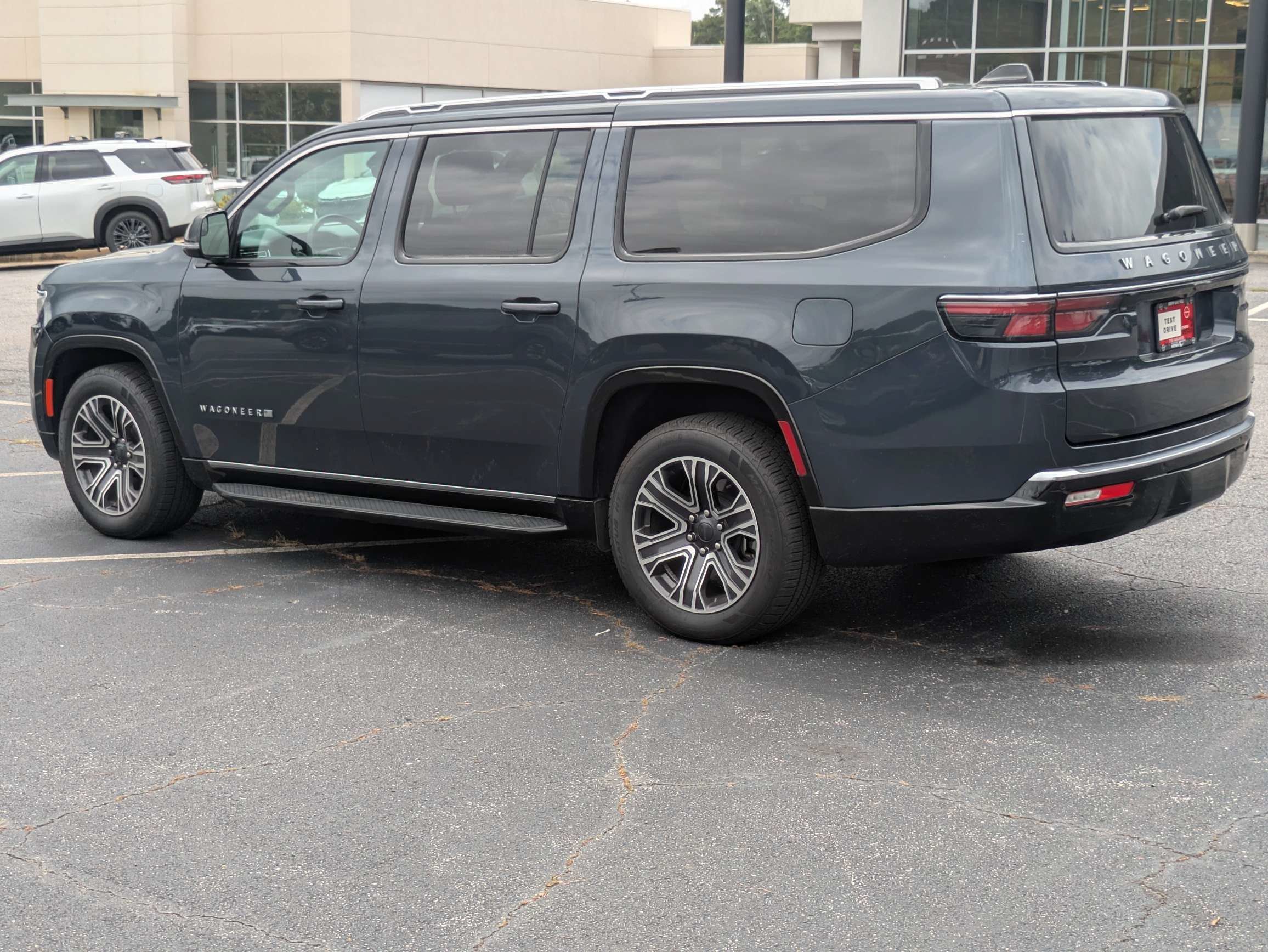 Used 2024  Jeep Series II image 5