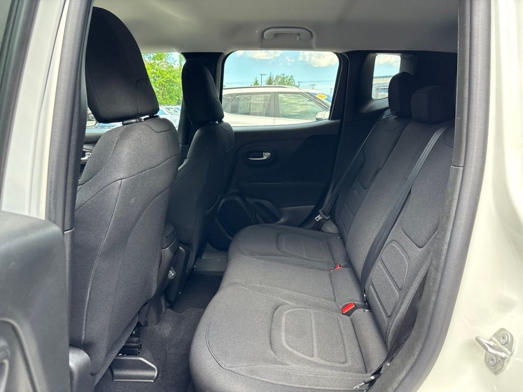 Used 2021 White Jeep Latitude image 26
