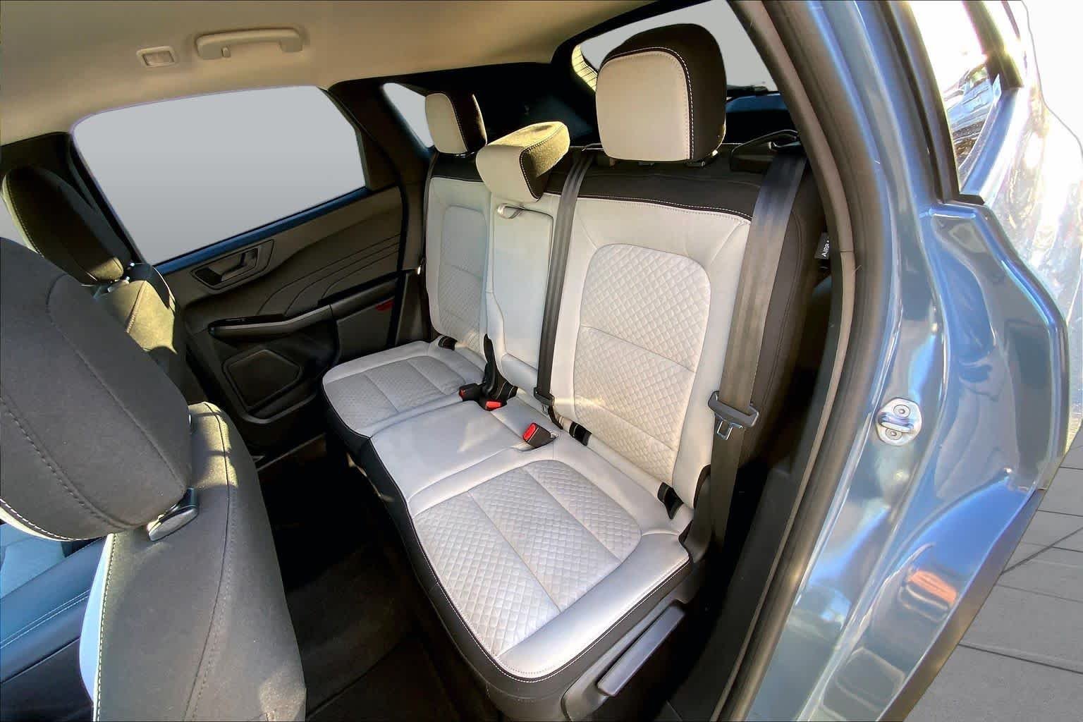 Used 2023 Vapor Blue Metallic Ford Active image 18