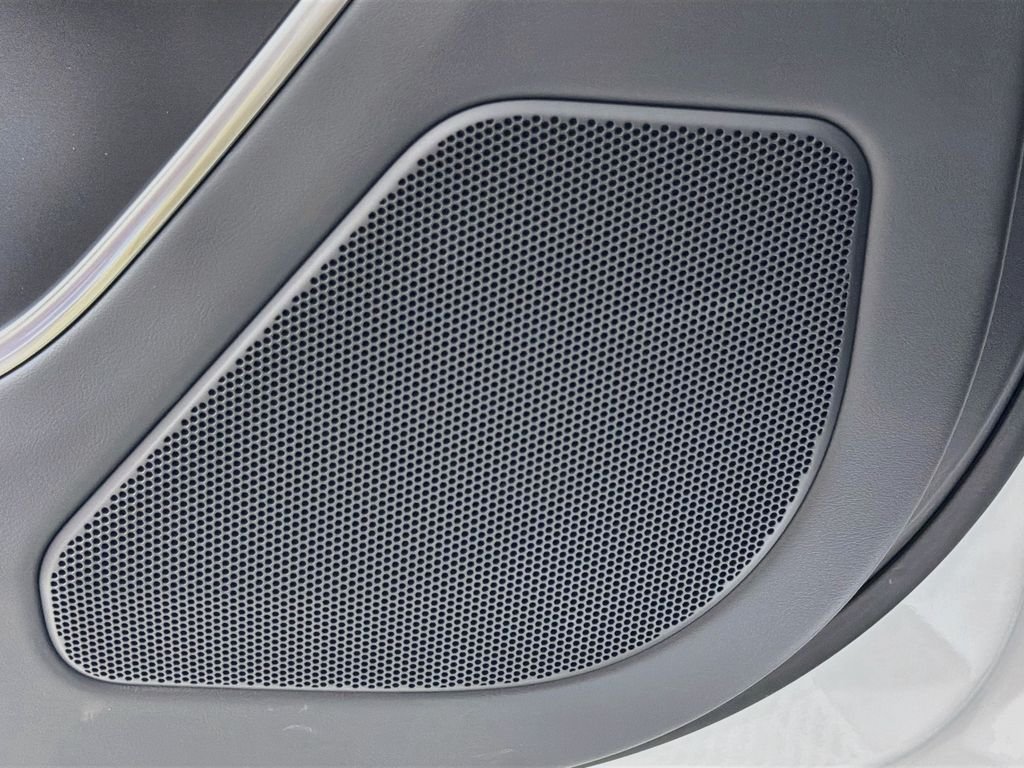 New 2026 Fuji White Land Rover SE 7 Seats image 19