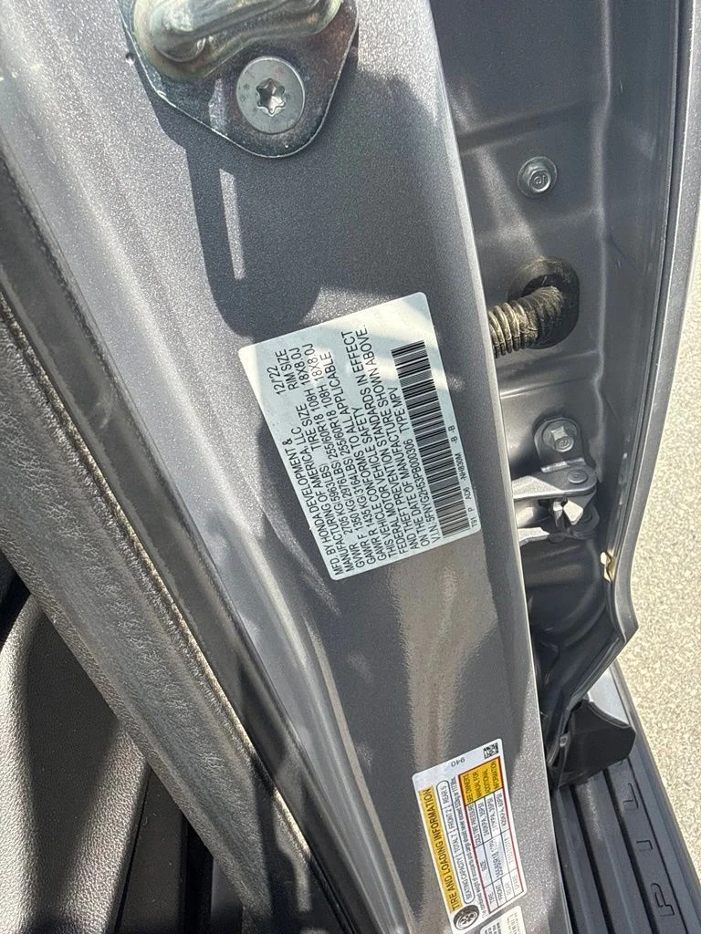 Used 2023 Silver Honda EX-L image 24