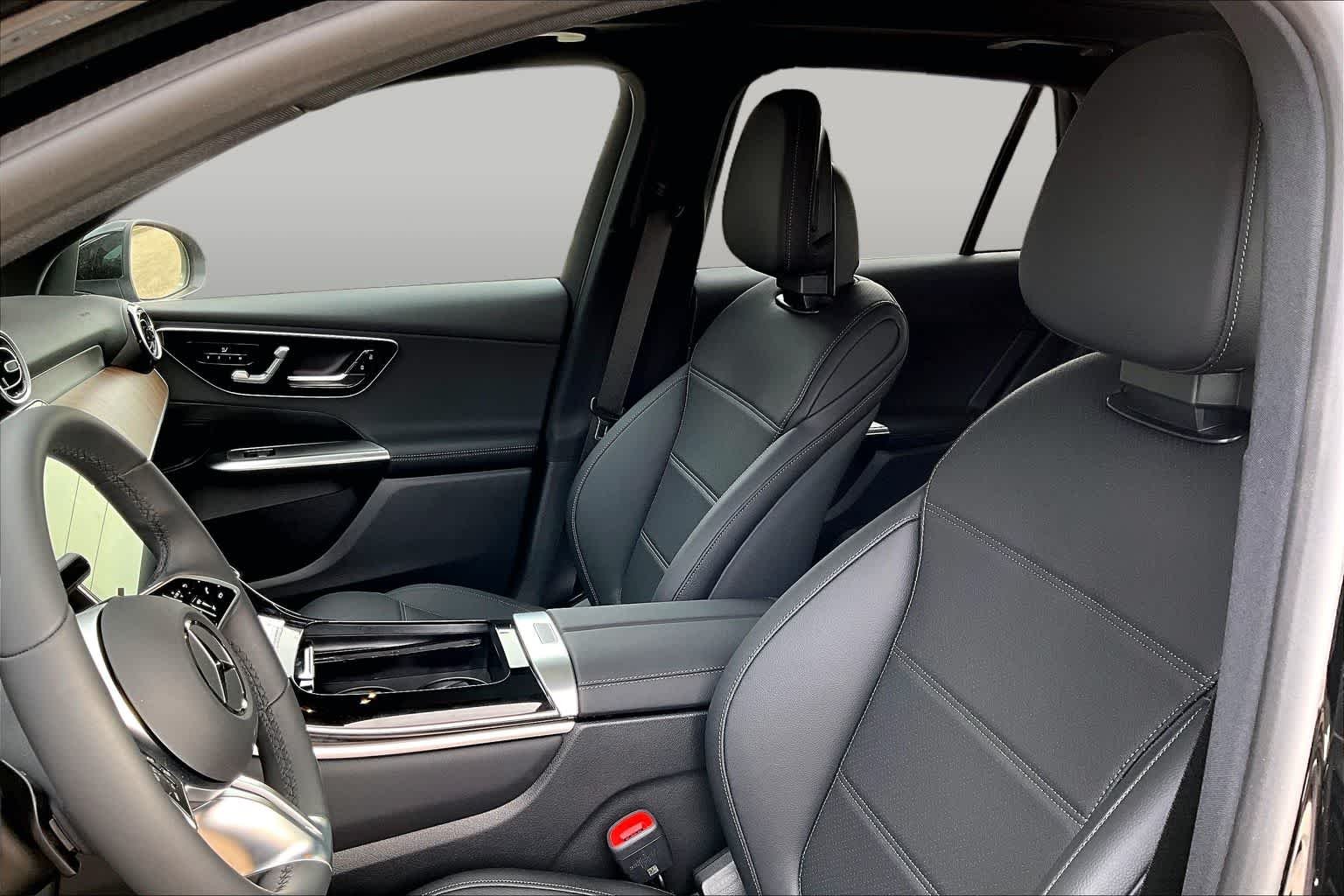 New 2026 Black Mercedes-Benz GLC 300 image 17