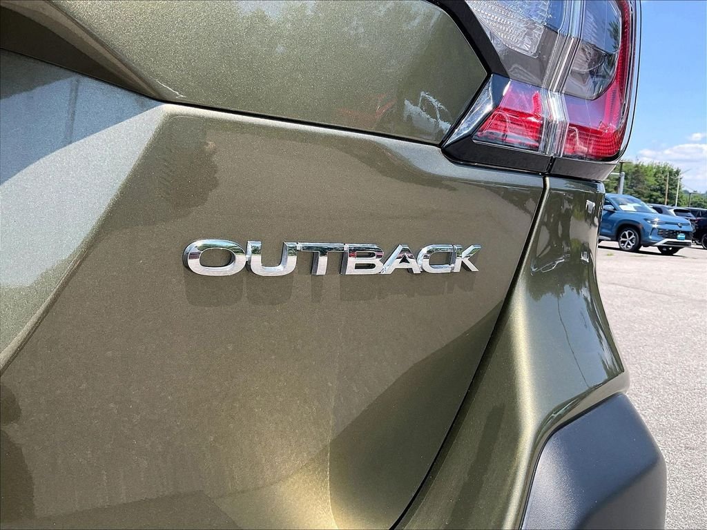 Used 2025 Autumn Green Metallic Subaru Limited image 27