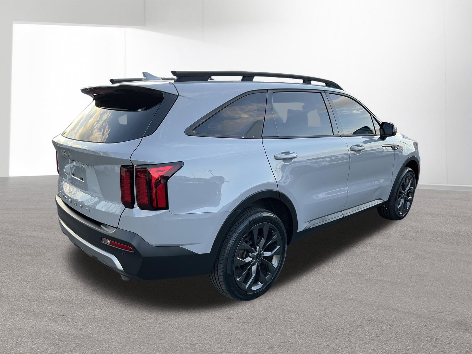 Used 2022 Wolf Gray Kia X-Line EX image 3