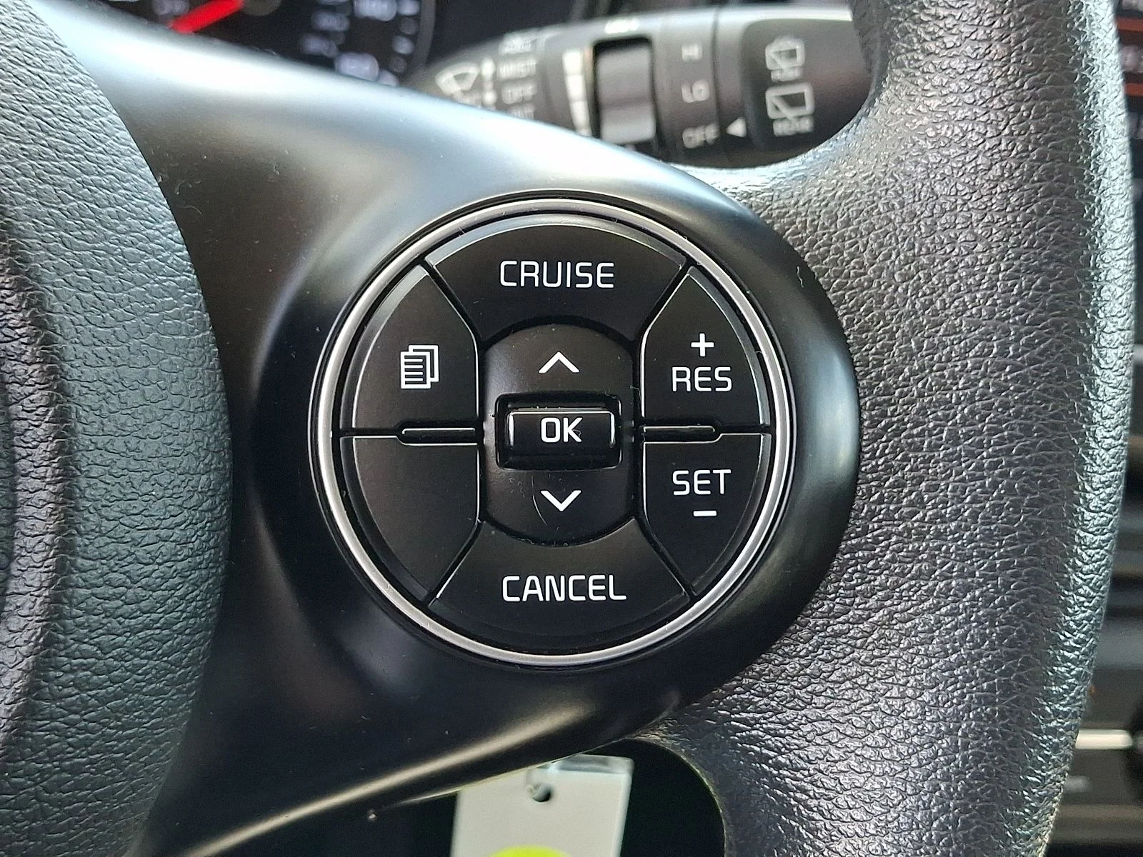 Used 2022 White Kia LX image 22