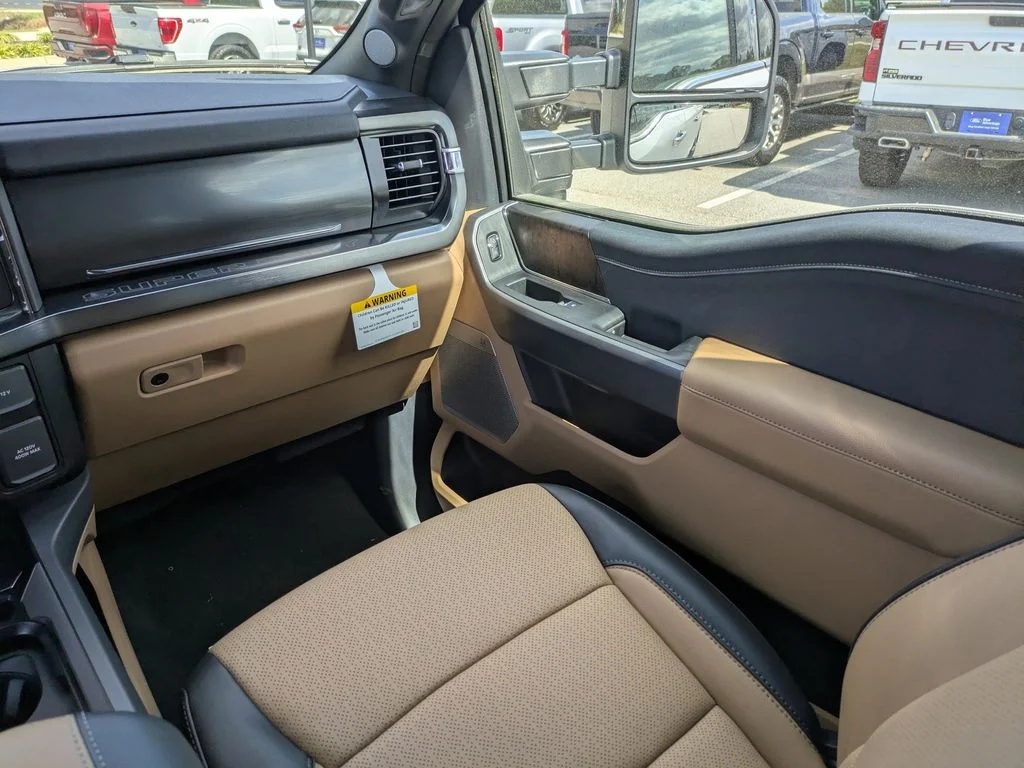 New 2026 Oxford White Ford Lariat image 17