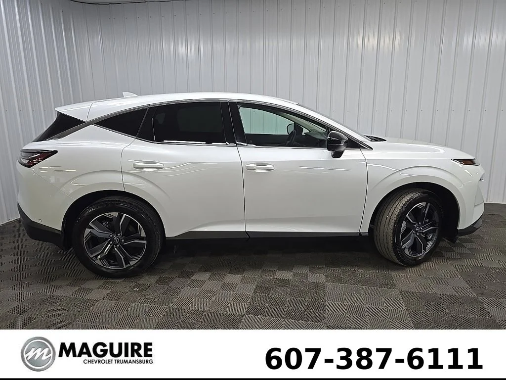 Used 2025 White Nissan SL image 2